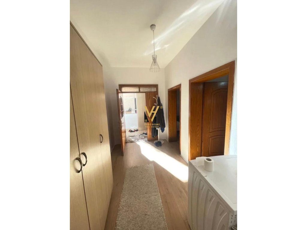 JEPET HYRJE 2+1 ME QERA TE KODRA E DIELLIT 50.000 LEKE 4