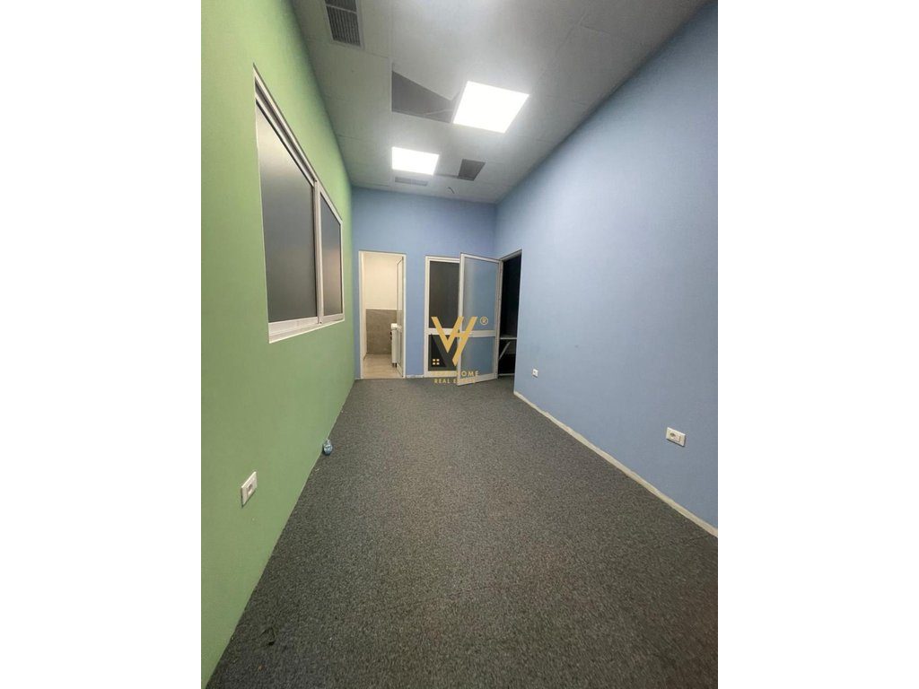 JEPET AMBJENT BIZNESI 205 M2 ME QERA TE ISH STACIONI TRENIT 3.000 EURO 2