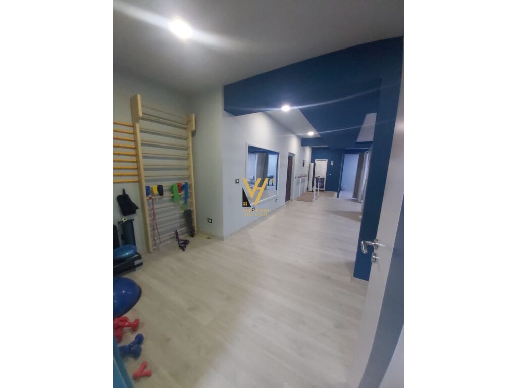 Shitet ambjent te Rruga e Durresit 115 m2 3