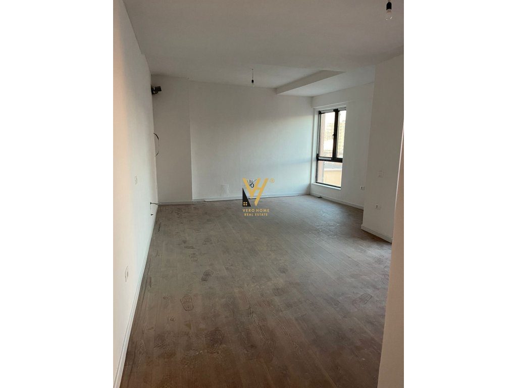 JEPET ZYRE 90 M2 ME QIRA TE MYSLYM SHYRI 1.000 EURO