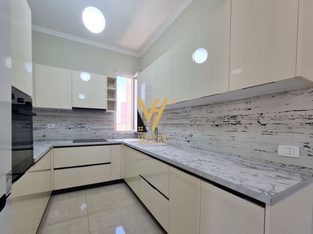 Jepet Apartament 2+1+2+ballkon me qera te Amerikan 3 , Yzberisht 130 m2 3