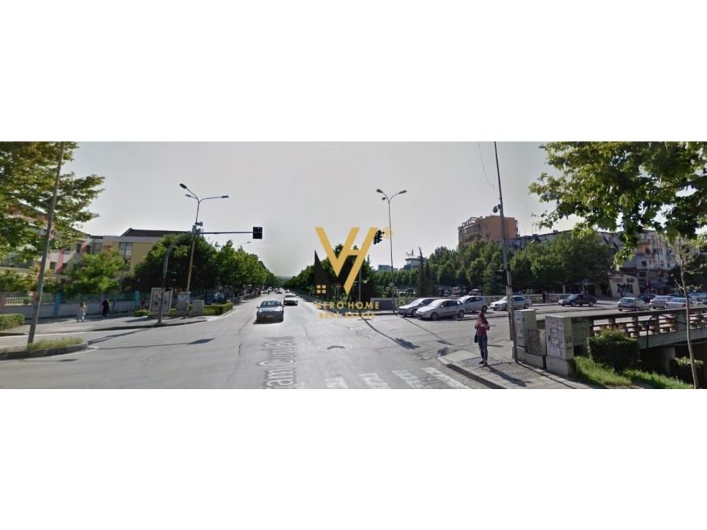Shitet dyqan te kryqezimi Vasil Shanto 42 m2