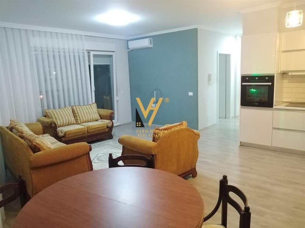 JEPET APARTAMENT 2+1+2+BLK ME QIRA, TEK 21 DHJETORI, 600 EURO 3