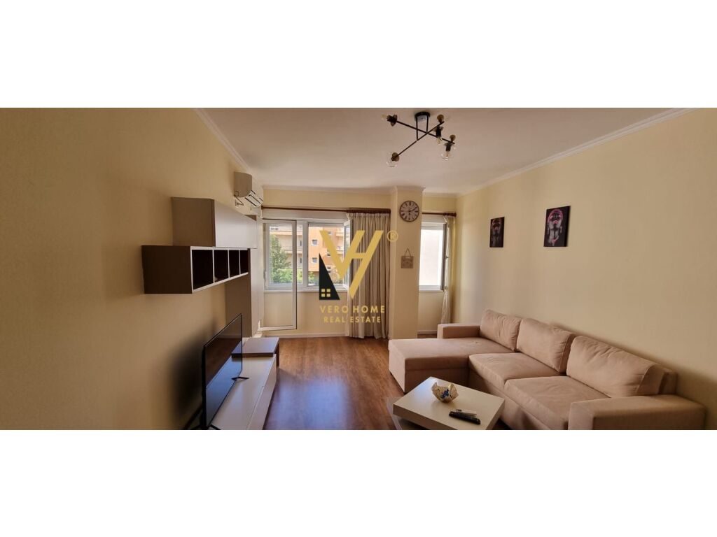 Jepet Apartament 2+1+ballkon me qera te Kompleksi Kontakt , 21 Dhjetori 110 m2