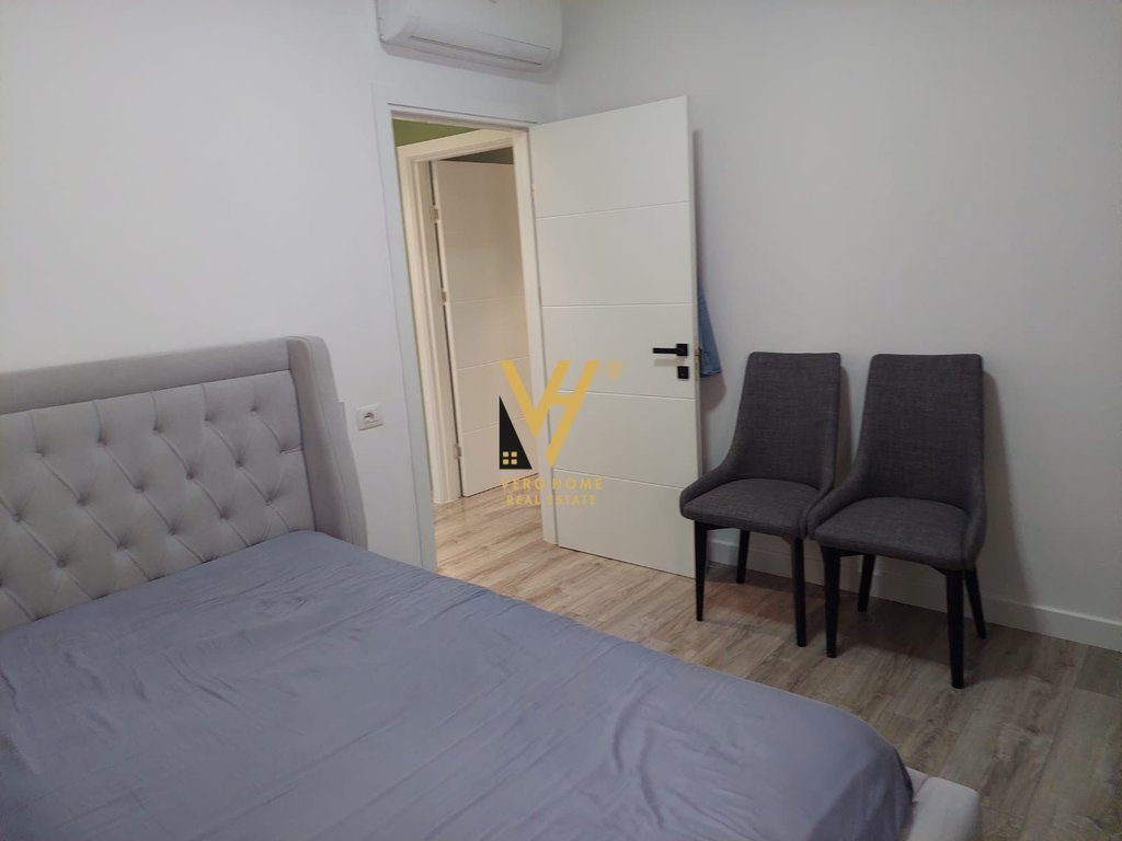 JEPET APARTAMENT 3+1+2 ME QERA TE SELVIA, QENDER 950 EURO 4