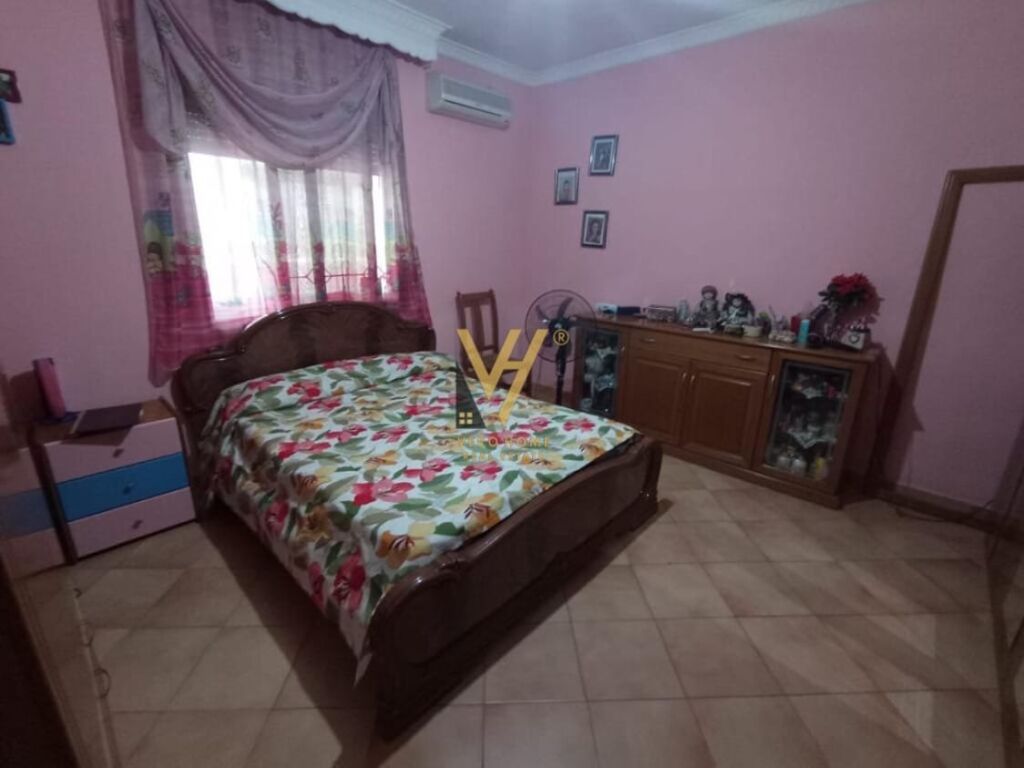 Shitet vile dy katshe ne Laprake 250 m2