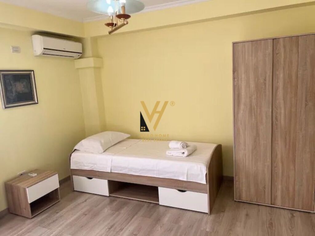 Jepet Apartament 3+1+2+ballkon me qera te Stacioni i Trenit 150 m2 3
