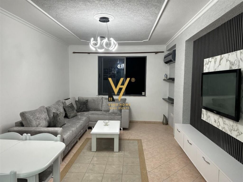 Jepet Apartament 2+1+ballkon te Xhamia e Tabakve 99 m2 2