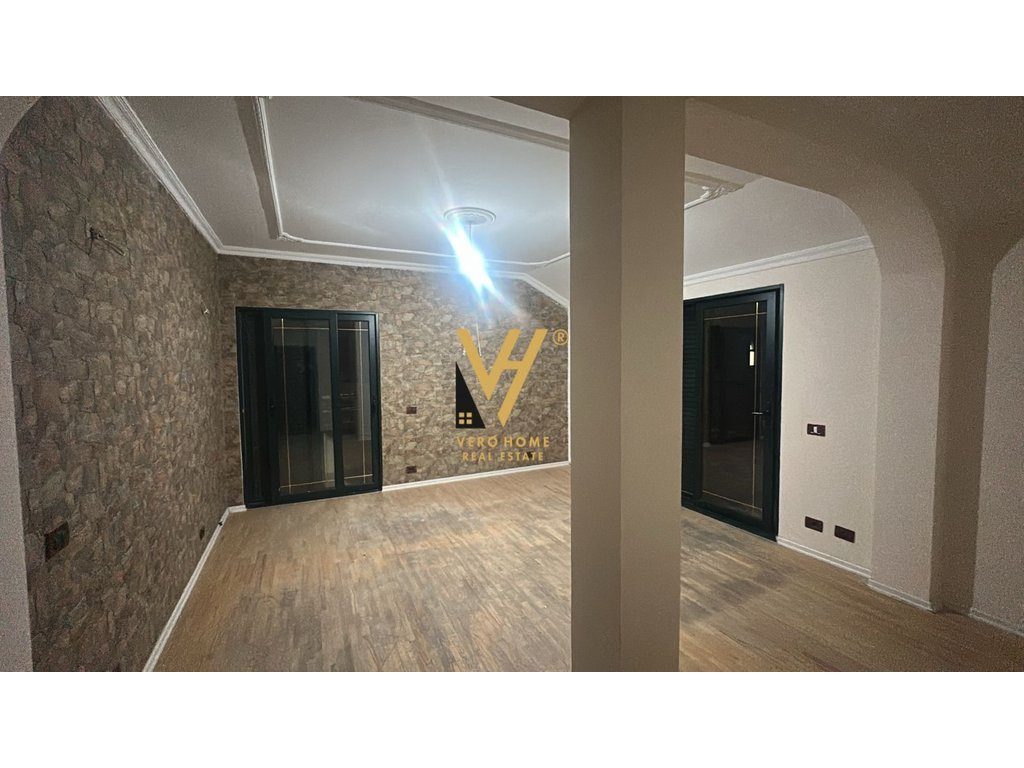 JEPET GODINE BIZNESI 456 M2 ME QERA TE RR. EDUARD MANO 3.500 EURO