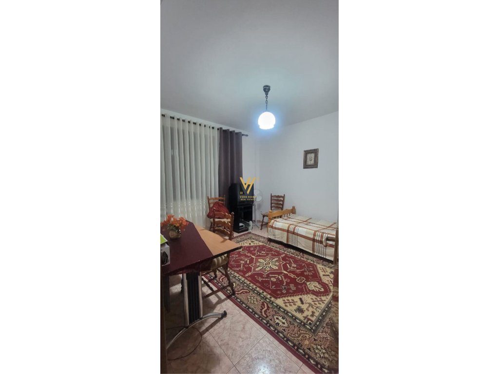 JEPET APARTAMENT 2+1+2+BLK ME QERA NE BLLOK 90.000 LEKE 4
