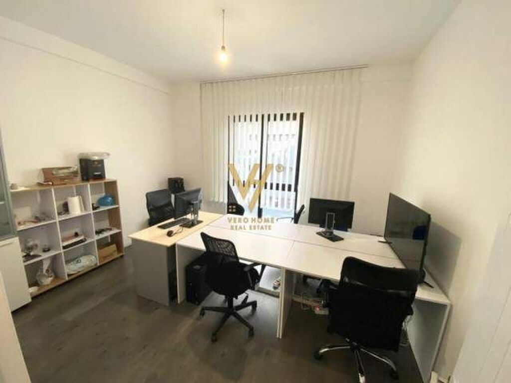 Jepet Zyre me qera te Kompleksi Square 21 , 131 m2 2