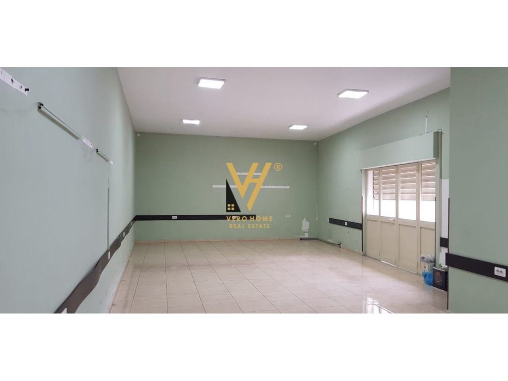 JEPET AMBIENT BIZNESI 100 M2 ME QERA TE RRUGA BARDHYL 100.000 LEKE 3