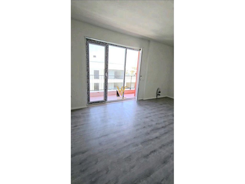 JEPET ZYRE 65 M2 ME QERA TE UNIVERS CITY 600 EURO
