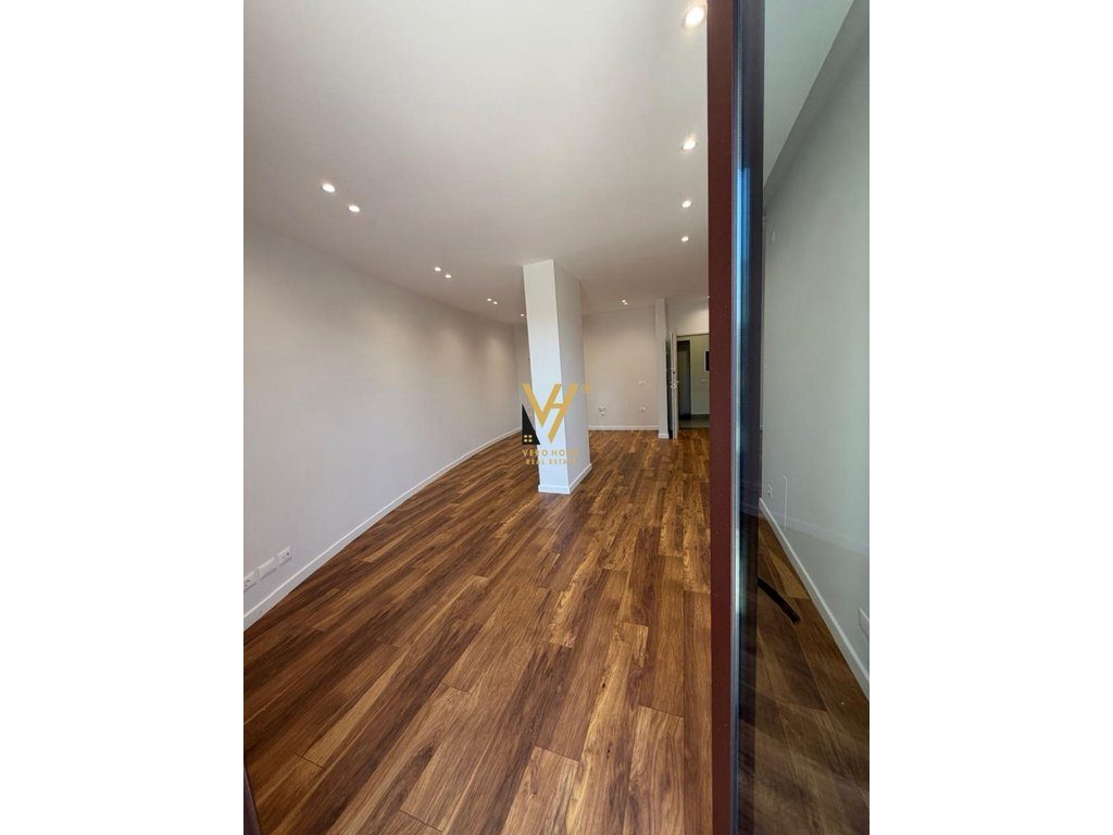 JEPET ZYRE 100 M2 ME QIRA TE KOMUNA E PARISIT 1.500 EURO 4