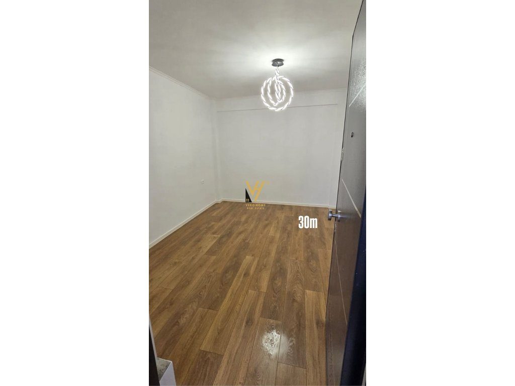 SHITET GARSONIERE 30 M2 TE STADIUMI DINAMO 87.000 EURO