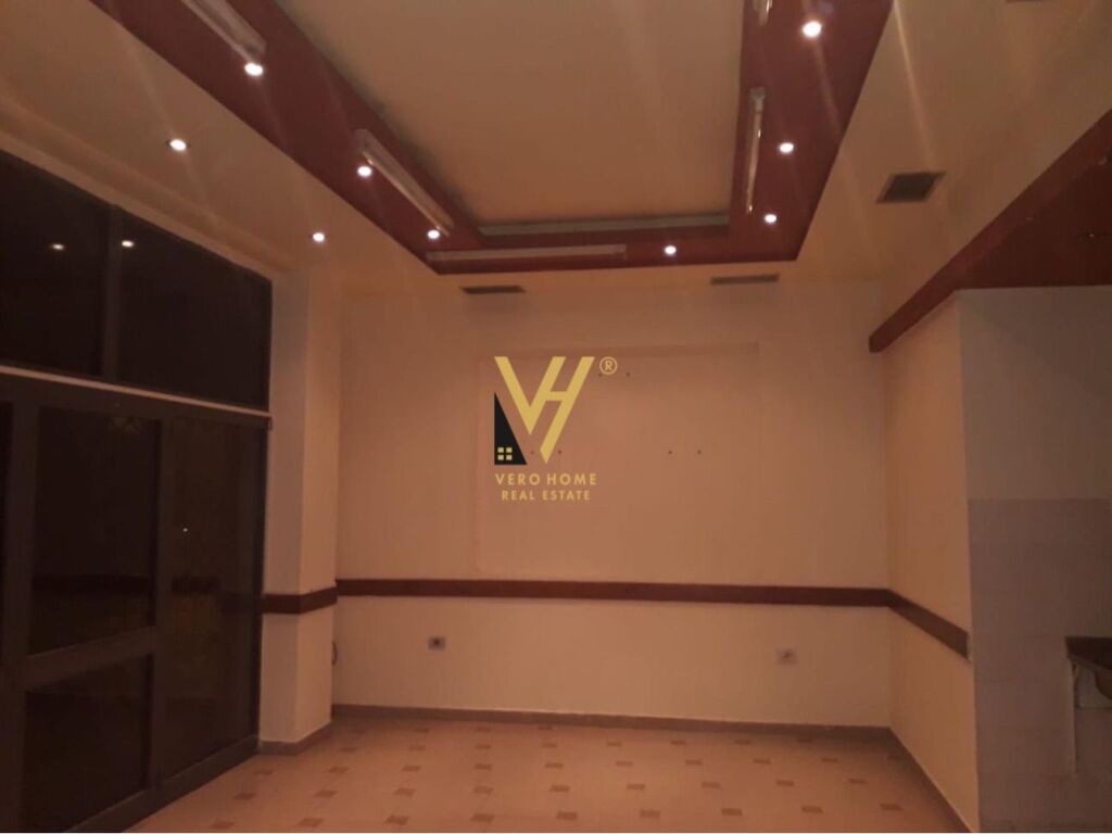Jepet Dyqan me qera te Rruga e Elbasanit 46 m2 1