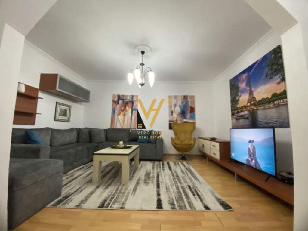 Jepet Apartament 3+1 me qera te Rruga Frosina Plaku 140 m2 2