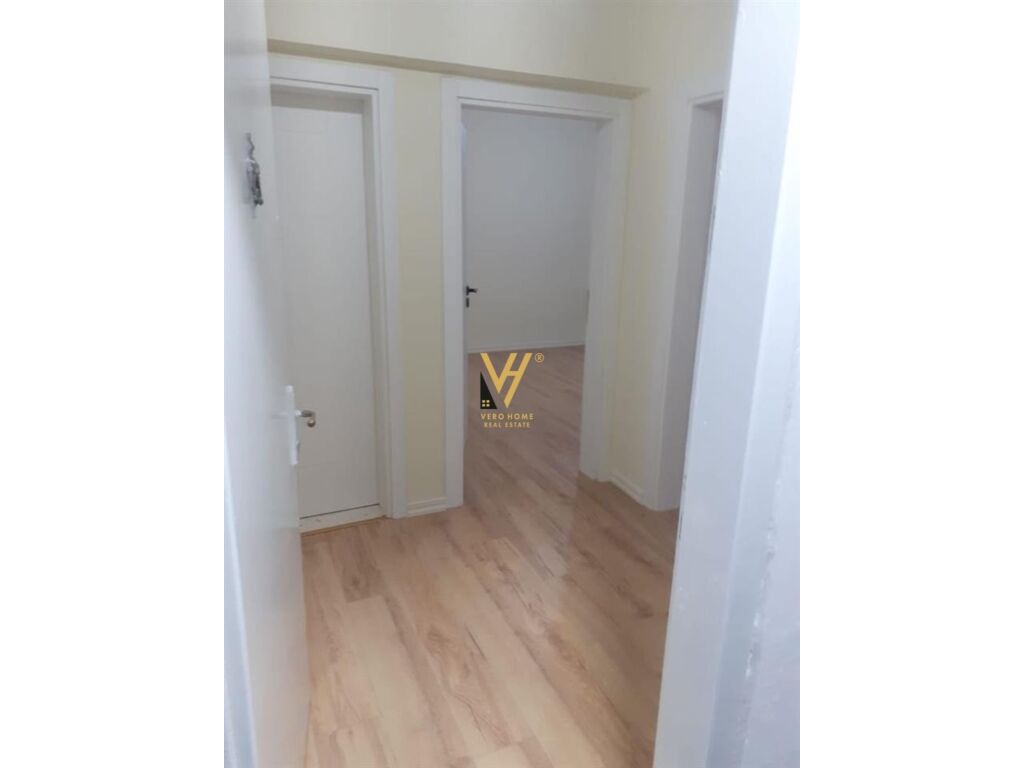 Shitet Apartament 1+1+ballkon te Shkolla e Bashkuar 55 m2 3