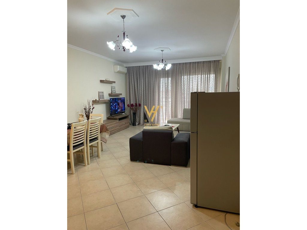 JEPET APARTAMENT 2+1+2BLK ME QERA TE TREGU ELEKTRIK 70.000 LEKE 2