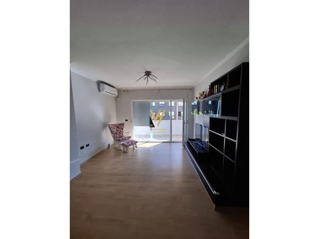 JEPET APARTAMENT 1+1+BLK ME QERA TE JURIDIKU, BLLOK 900 EURO