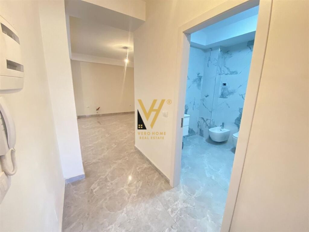 Shitet Apartament 2+1+ballkon tek Shallvaret 106 m2