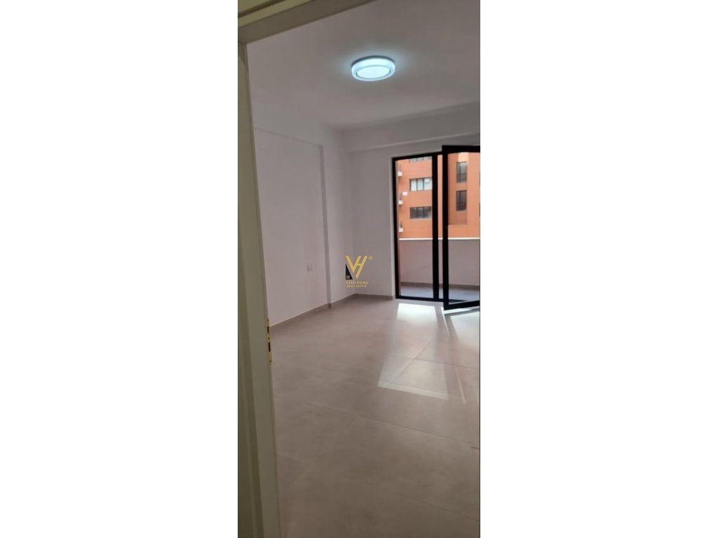 JEPET ZYRE 72 M2 ME QIRA TE URBAN GATE, ASTIR 50.000 LEKE 4
