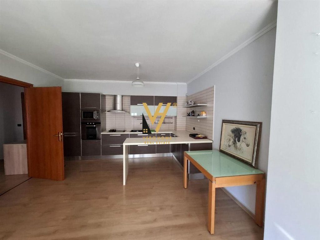 JEPET APARTAMENT 1+1+BLK ME QERA TE JURIDIKU, BLLOK 900 EURO 2