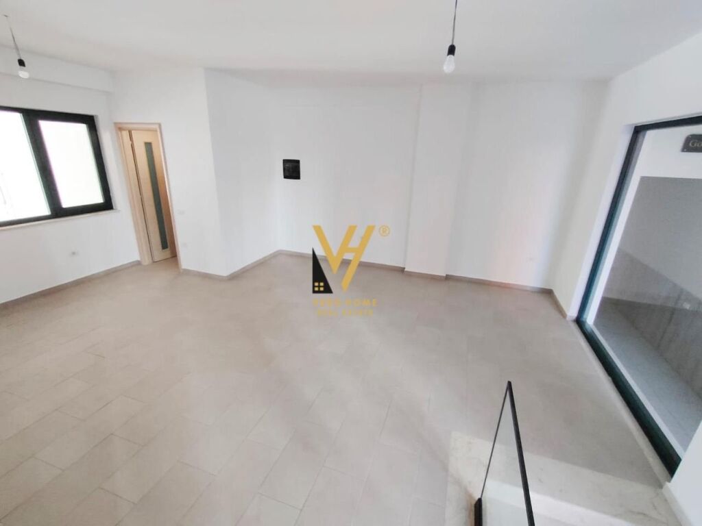 Shitet Ambient Biznesi te Kompleksi Green City 44 m2