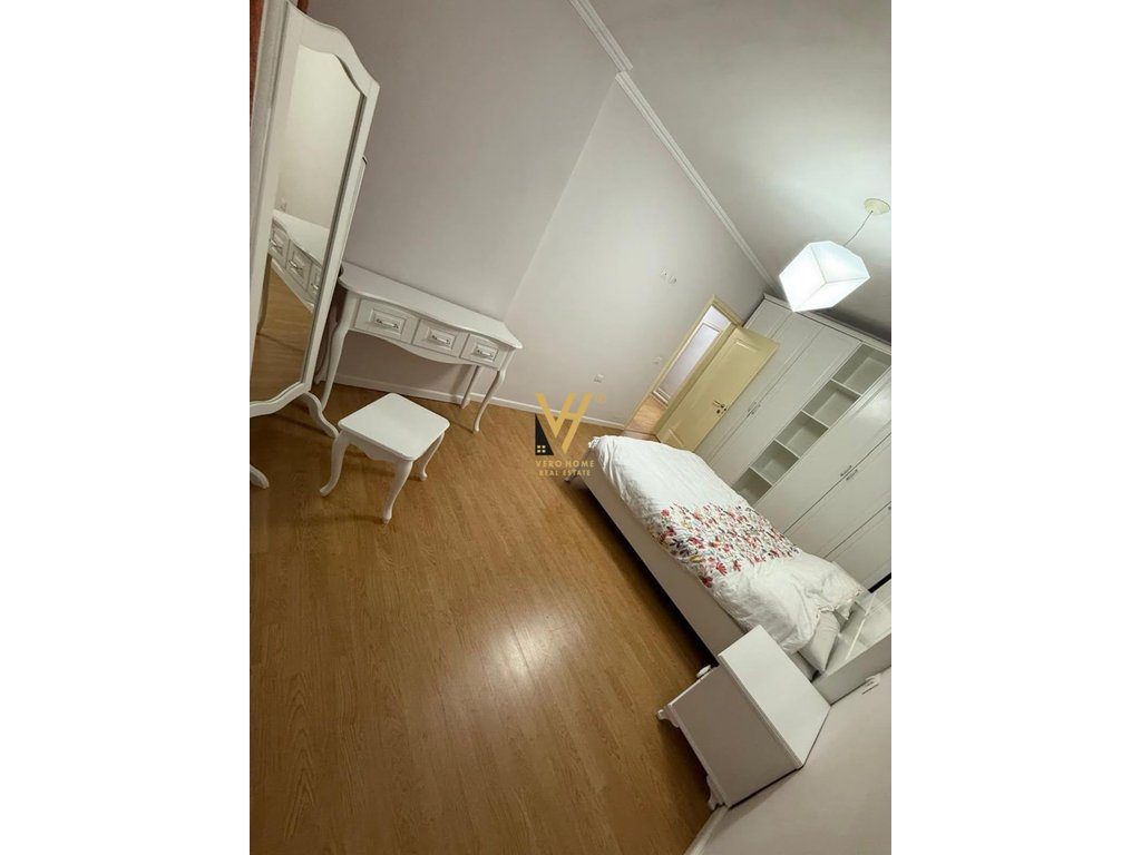 JEPET APARTAMENT 2+1+2+BLK ME QERA TE JORDAN MISJA 110.000 LEKE 4