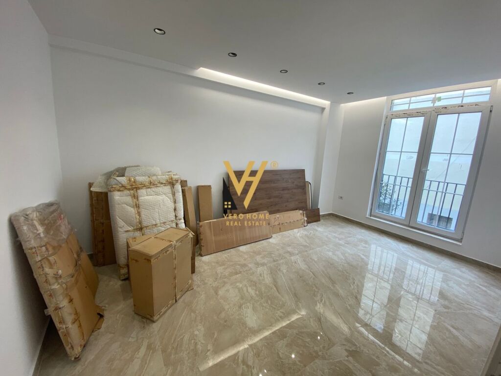 Jepet Zyre me qera te Qendra Concord , 5 Maji 102 m2