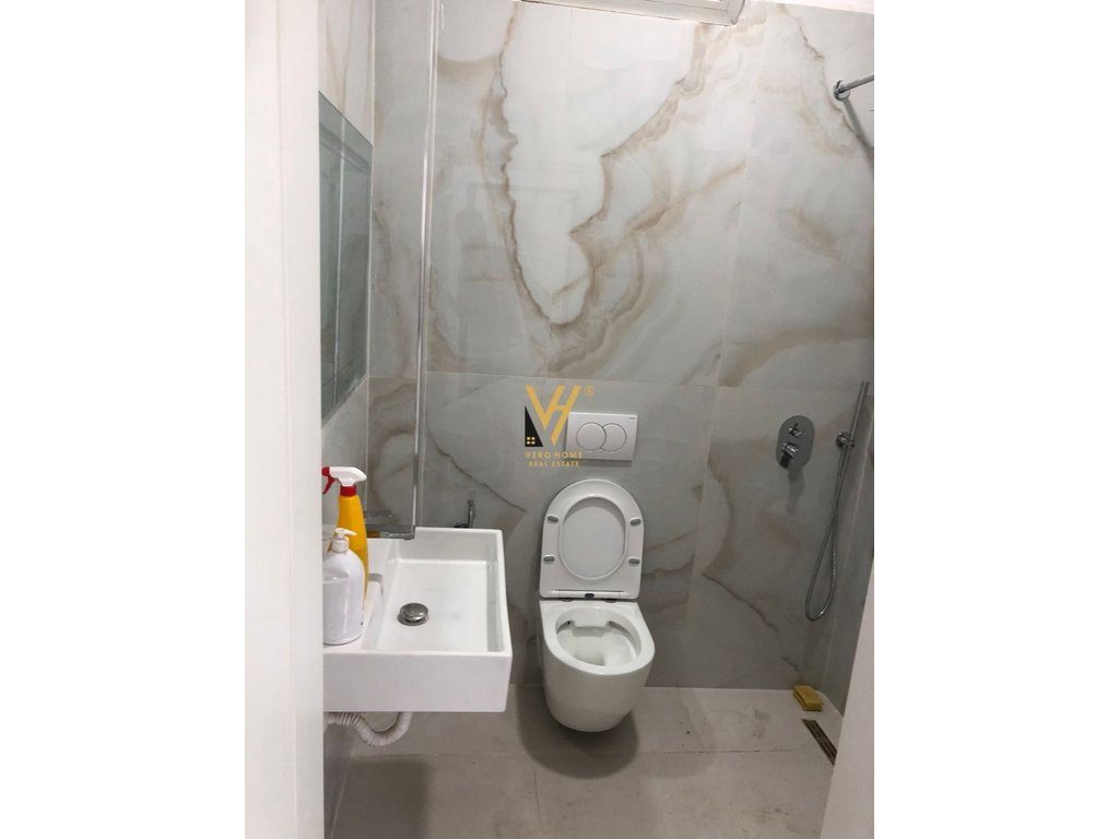 JEPET ZYRE 50 M2 ME QERA TE HOXHA TAHSIM 500 EURO 3
