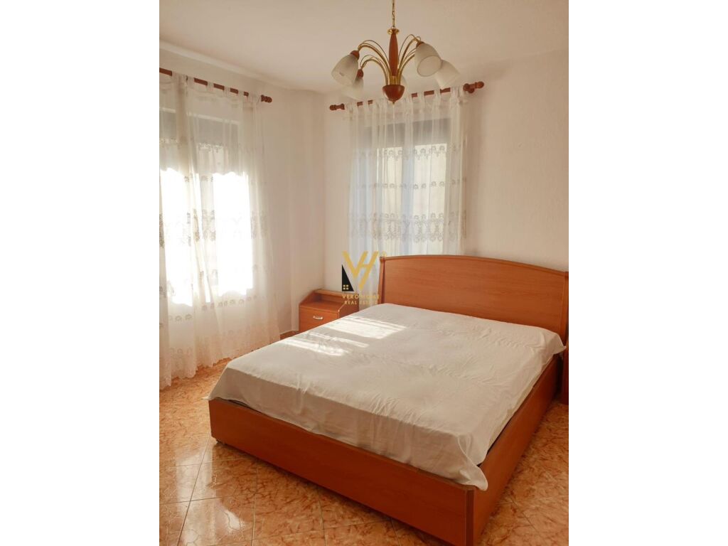 Shitet Apartament 2+1+2 te Pallati me Shigjeta 110 m2 2