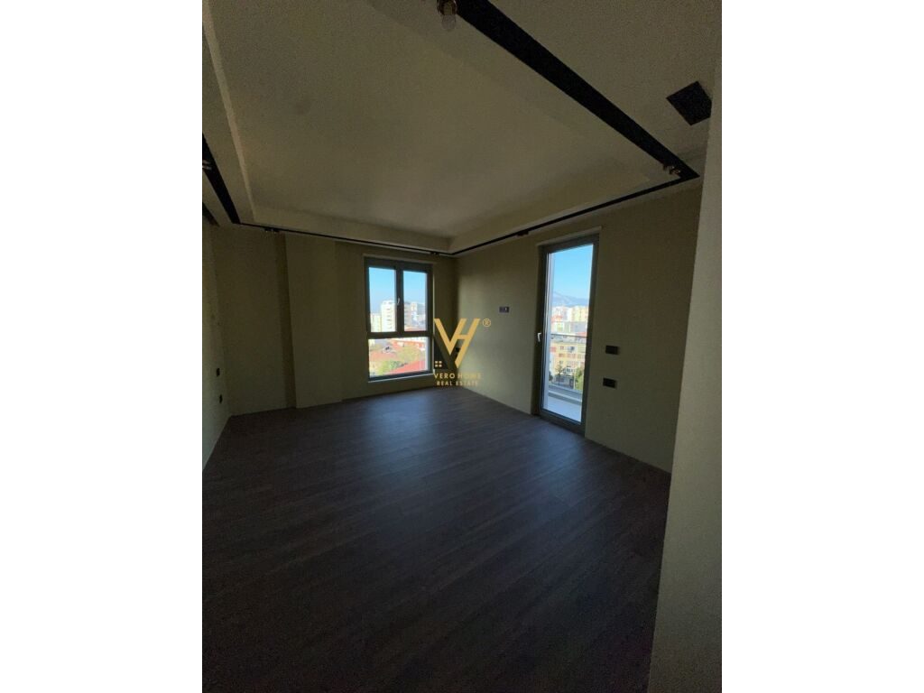 Jepet Ambient Komercial me qera te Rruga e Kavajes 110 m2 2