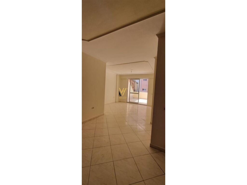 Jepet Zyre me qera te Komuna e Parisit 110 m2