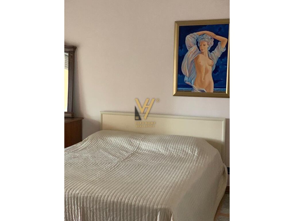 Jepet Apartament 2+1+2+post parkimi me qera te Blloku 125 m2
