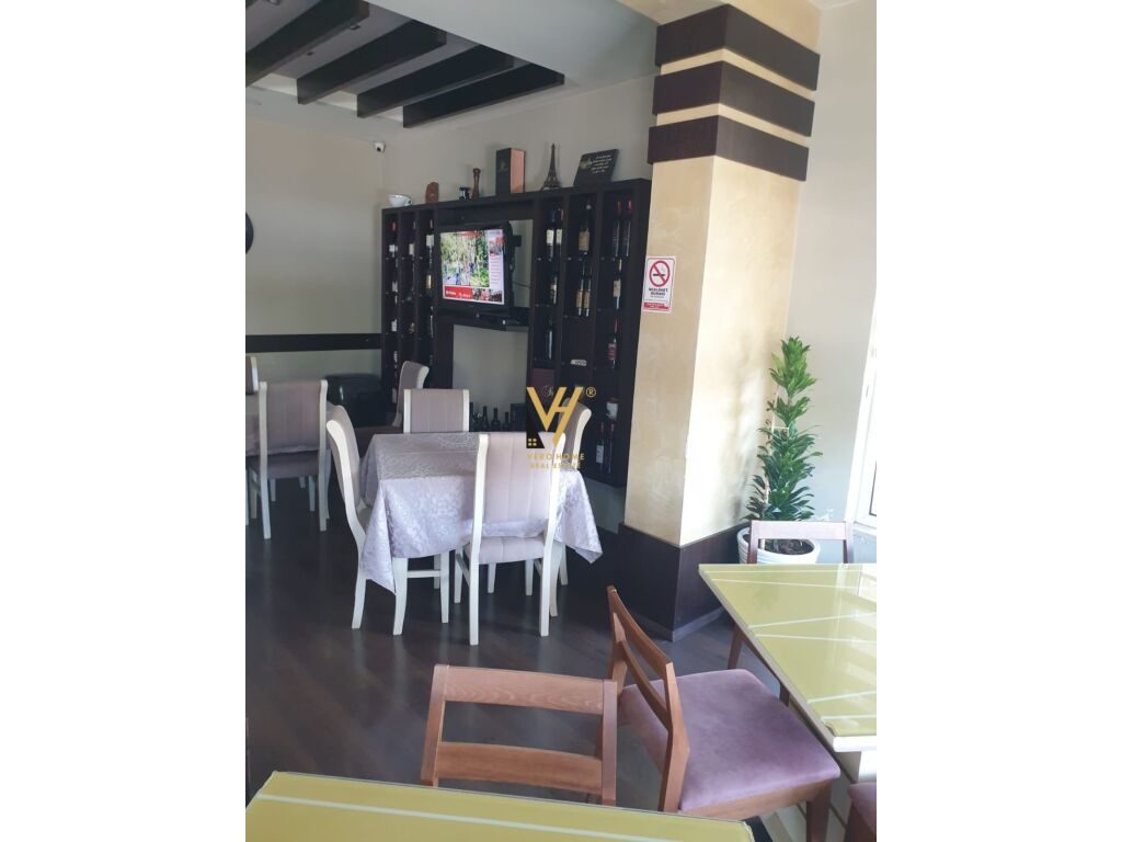 Shitet Bar-Kafe ne Kavaje 340 m2 4