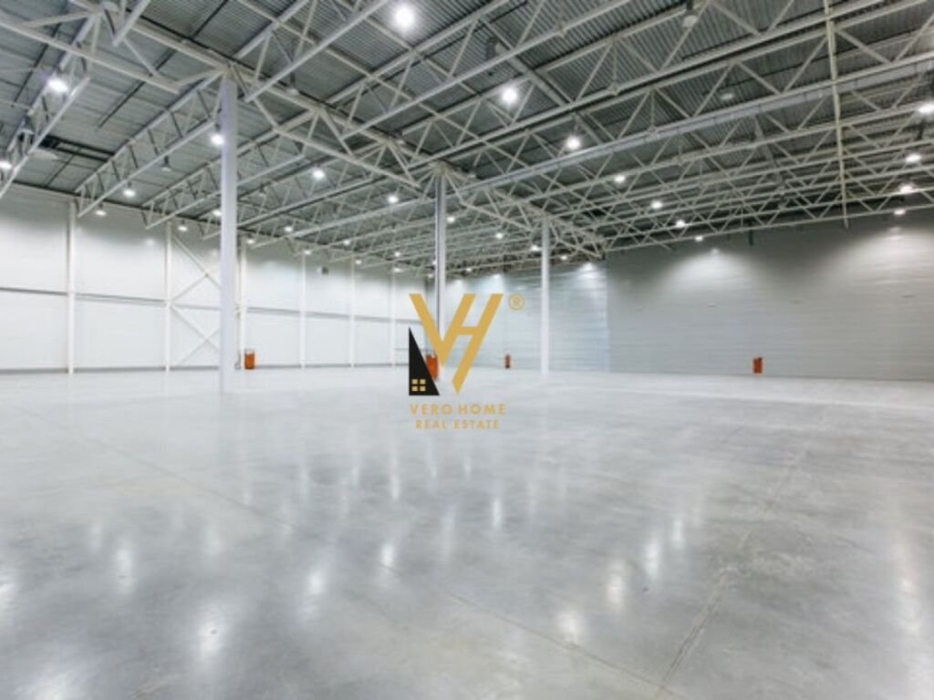 Jepet Dyqan me qera te Tegu 900 m2