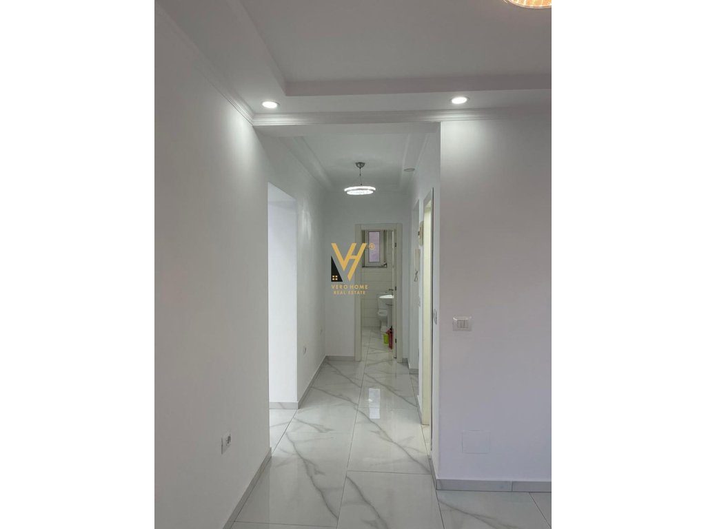 SHITET ZYRE 47 M2 TE RRUGA E DIBRES 135.000 EURO 1