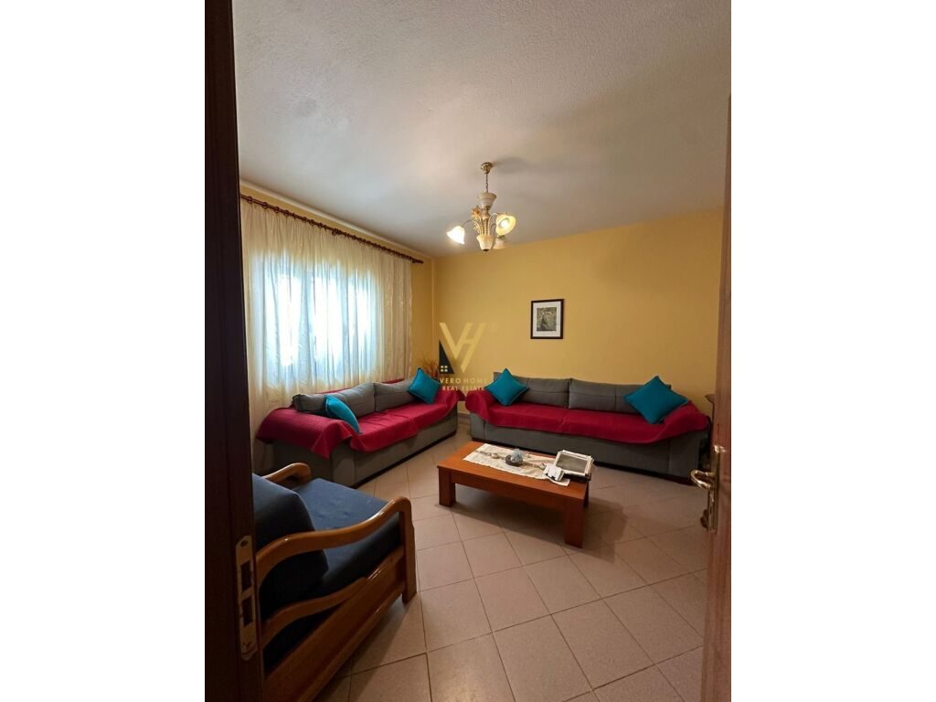 Shitet Vile tre Kateshe te Komuna e Parisit 340 m2 2