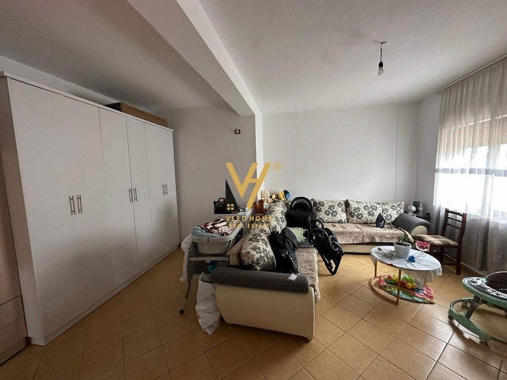 JEPET APARTAMENT 2+1+VERANDE ME QERA TE BULEVARDI I RI 45.000 LEKE 2