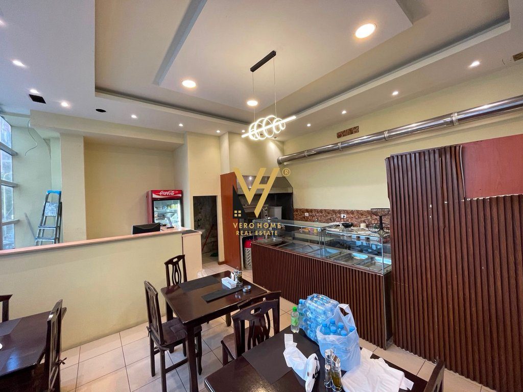 JEPET AMBIENT BIZNESI 90 M2 ME QERA TE ZOGU I ZI 900 EURO 2