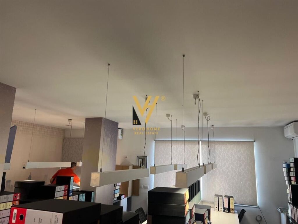 Jepet Zyre me qera te Rruga e Kavajes 101 m2 3