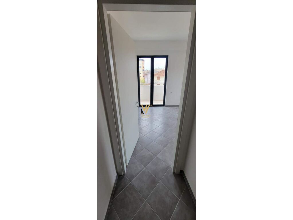 Jepet Apartament 2+1+2+ballkon me qera te Stacioni i Trenit 92 m2 2