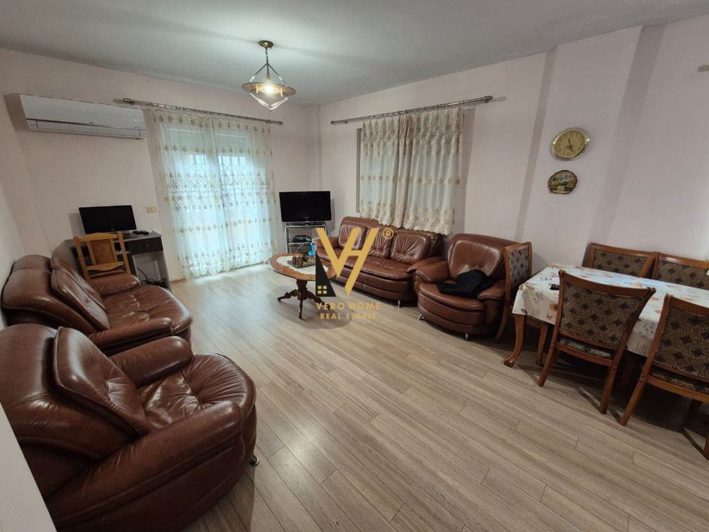 JEPET APARTAMENT 2+1+2 ME QIRA TE KOMUNA E PARISIT 60.000 LEKE
