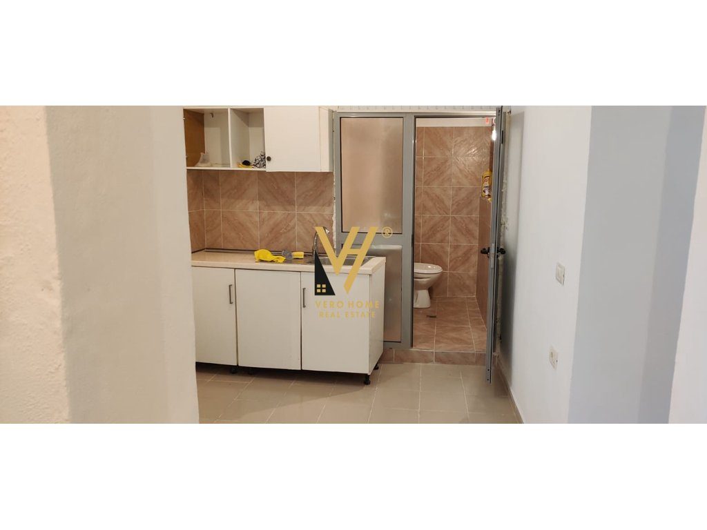 JEPET APARTAMENT 2+1+ANEKS ME QERA TE BULEVARDI RI 45.000 LEKE 2