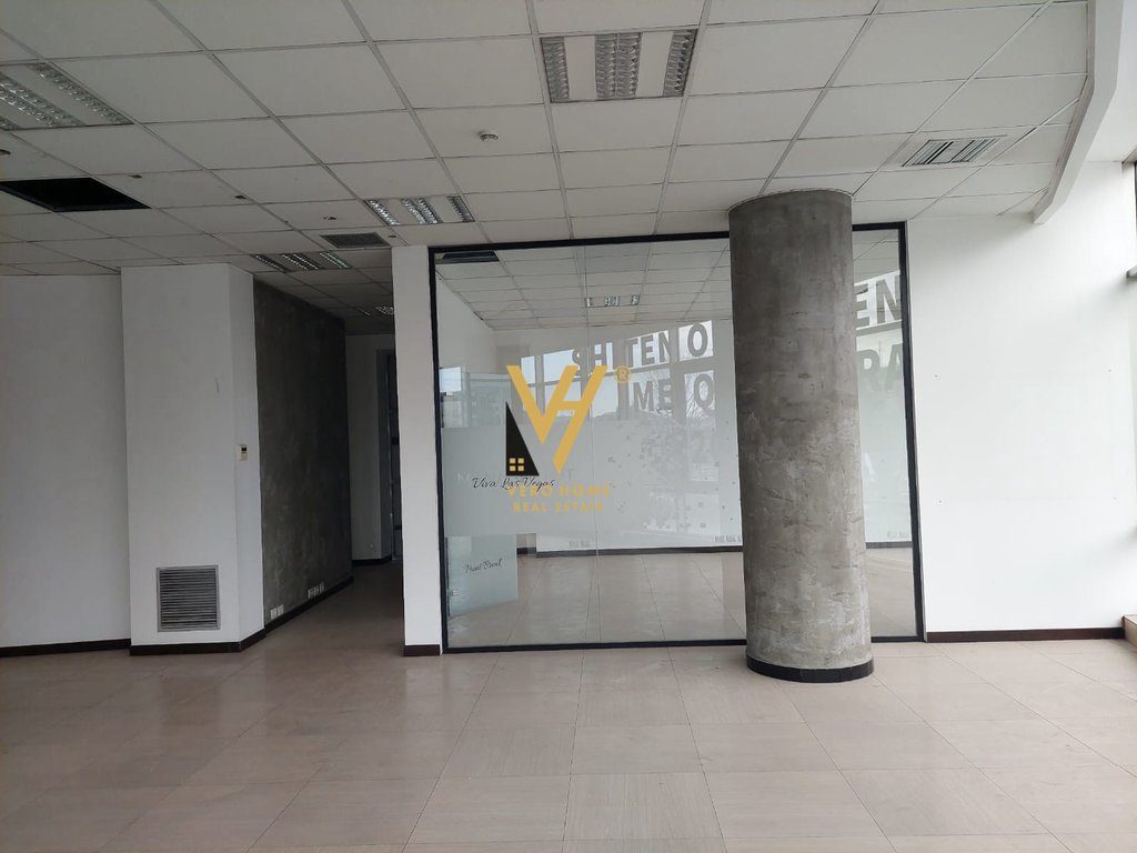 SHITET ZYRE 210 M2 TE RRUGA E KAVAJES 650.000 EURO 2