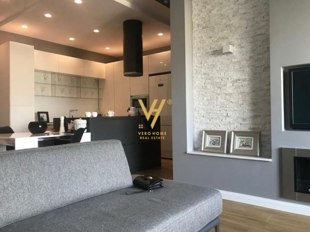 Jepet Apartament 2+1+ballkon me qera te Xhamia , Kopshti Botanik 109 m2