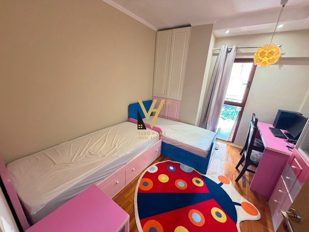 JEPET APARTAMENT 2+1+2+3 BLK ME QERA RRUGA E BARRIKADAVE 85.000 LEKE 4