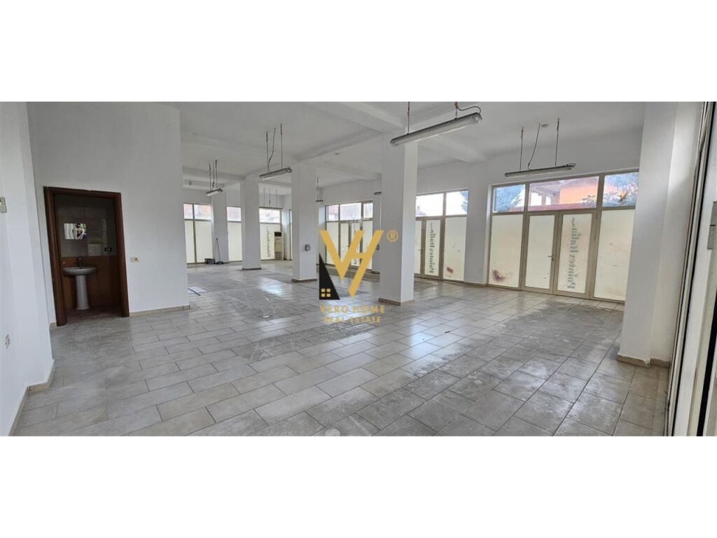 Jepet Ambient Komercial me qera ne Vore 230 m2 1