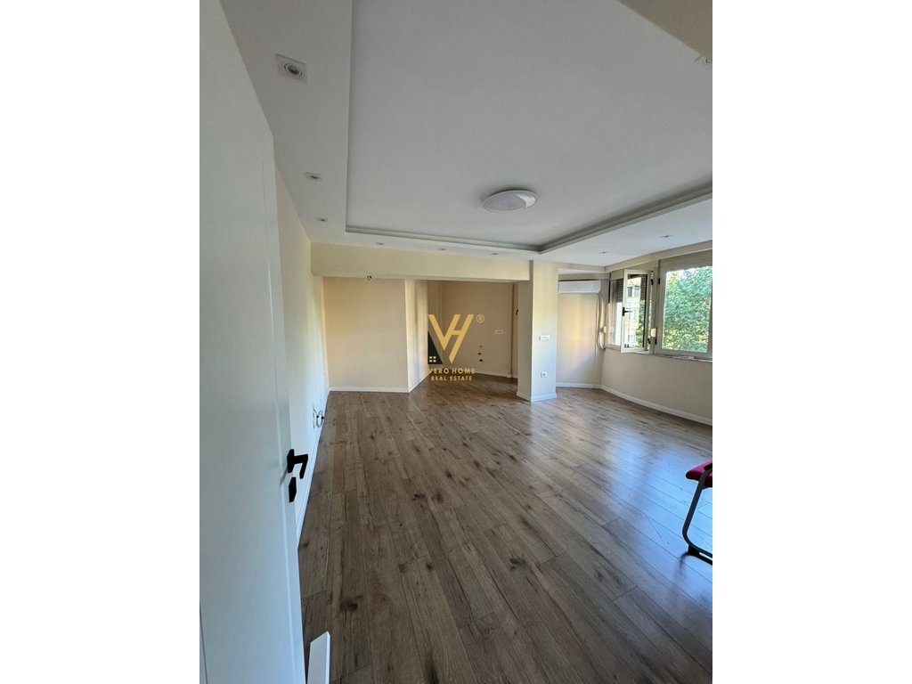 JEPET ZYRE 80 M2 ME QERA TE 9-KATSHET, QENDER 1.200 EURO
